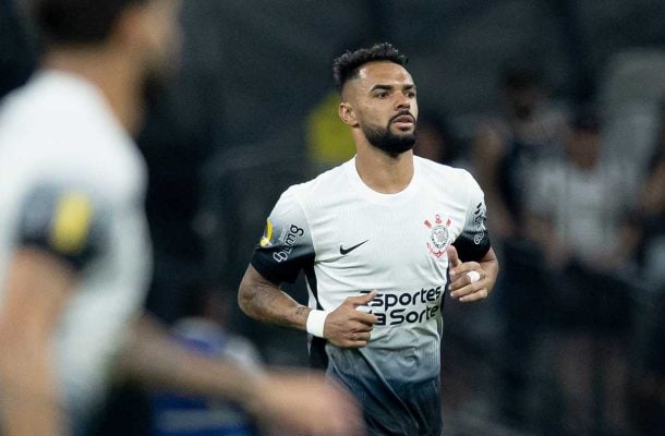 RANIELE - Foi recuado após a expulsão precoce de Félix Torres e atuou como zagueiro.  - Foto: Rodrigo Coca/Agência Corinthians 