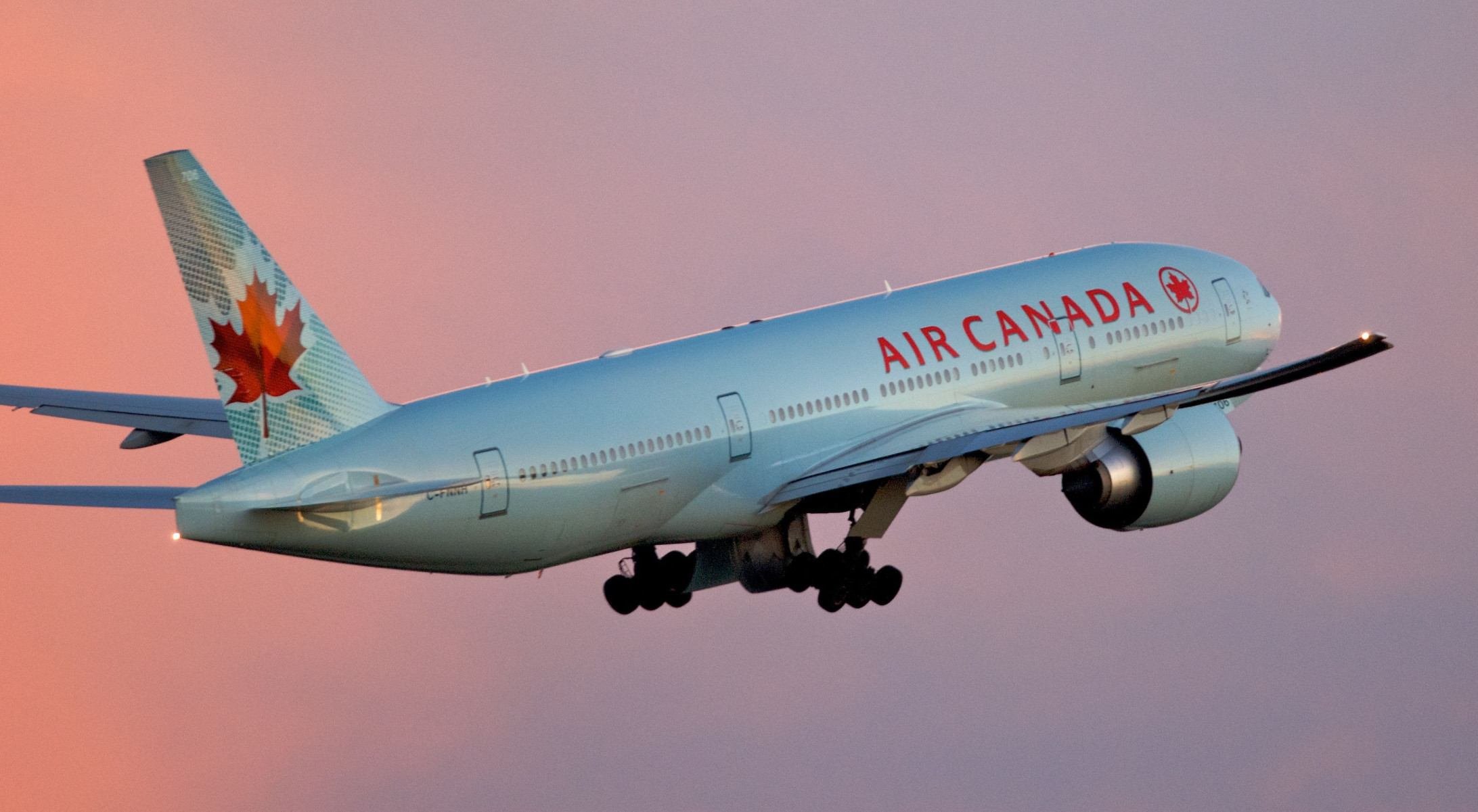 A Air Canada foi condenada pelo Tribunal de Apelações do Quebec a pagar mais de US$ 10 milhões (cerca de R$ 56 milhões) em indenizações a passageiros que participaram de uma ação coletiva acusando a companhia de cobrar valores superiores aos anunciados em passagens aéreas