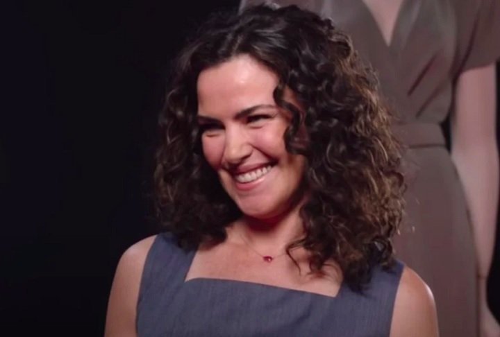 Ela iniciou sua carreira muito jovem, trabalhando como modelo aos 12 anos, e rapidamente se tornou um dos rostos mais requisitados da publicidade brasileira nos anos 1990.