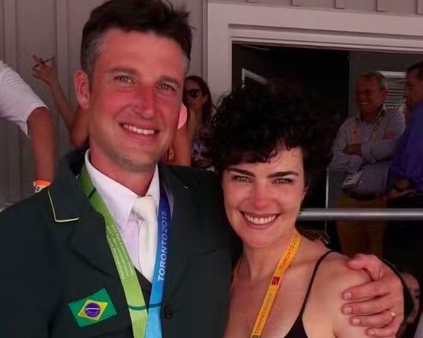 Desde 2015, Ana Paula Arósio vive na área rural de Swindon, na Inglaterra, ao lado do marido, o arquiteto Henrique Plombon Pinheiro.