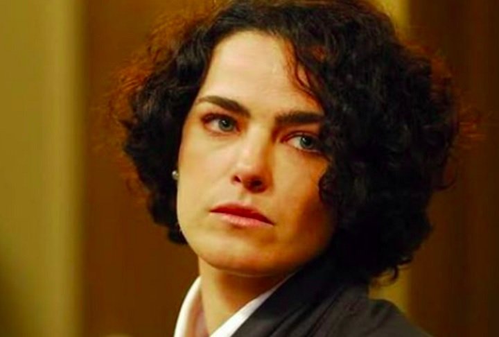 O último trabalho da atriz foi na série "Na Forma da Lei", em 2010, na qual ela interpreta a promotora Ana Beatriz Tavares de Macedo.