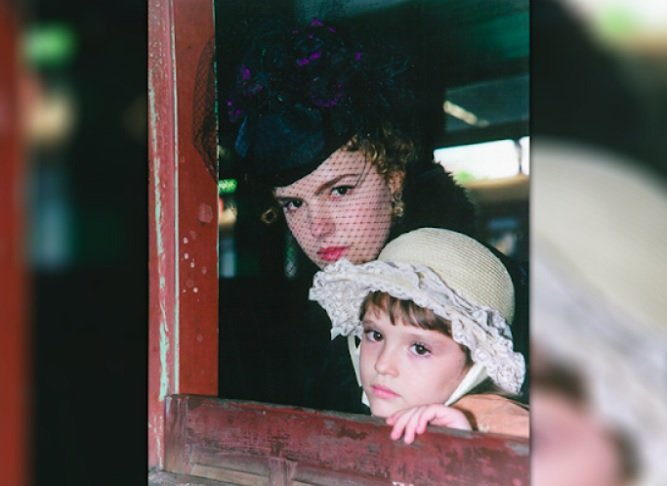 Ana Paula também estrelou produções como "Os Maias" (2001), adaptação do clássico de Eça de Queirós, e filmes como "O Coronel e o Lobisomem" (2005).