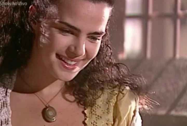 Em 1999, Arósio consolidou sua carreira na novela "Terra Nostra", em uma trama que retratava a imigração italiana no Brasil e que foi um grande sucesso tanto de audiência quanto de crítica.