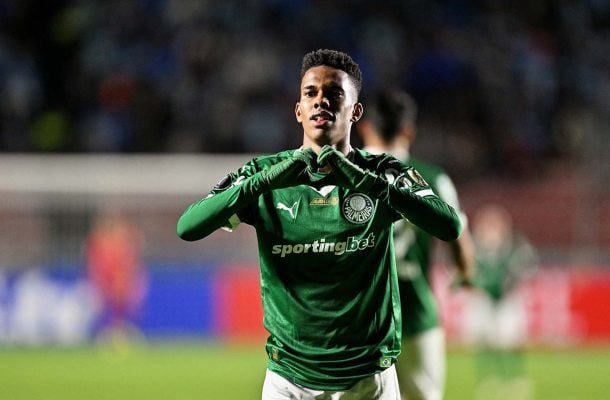 ESTÃ?VÃ?O - Aniversariante do dia, o jovem que completou 18 anos conseguiu balanÃ§ar a rede em contra-ataque na reta final do primeiro tempo e anotou o segundo do Palmeiras no jogo. No entanto, sentiu os efeitos da altitude, pediu para sair no segundo tempo e foi substituÃ­do por MaurÃ­cio. NOTA 7,5 - Foto: DivulgaÃ§Ã£o/Conmebol