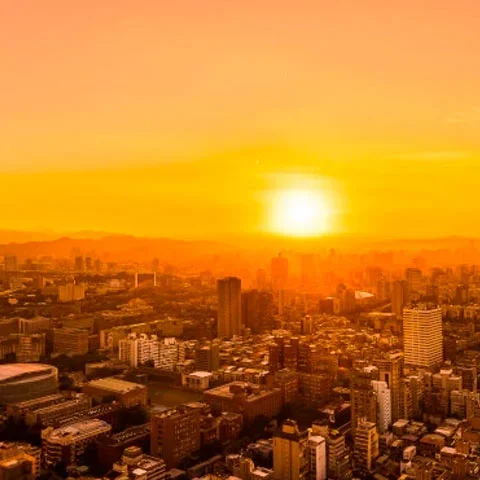 O trabalho projeta que até 2050 mais de cinco bilhões de pessoas terão que enfrentar ao menos um mês por ano de calor extremo.