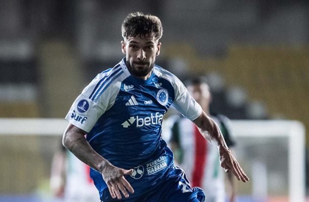 LAUTARO DÍAZ - Se Dudu não foi bem, o argentino acabou sendo pior ainda. Teve duas grandes oportunidades para marcar, mas perdeu chances ambas por não conseguir definir bem. Em outros momentos, não conseguiu auxiliar e tirou Leonardo Jardim do sério. Nota: 4 - Foto: Gustavo Aleixo/Cruzeiro