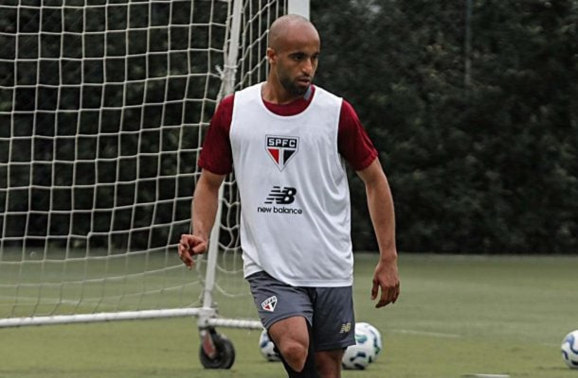 Lucas Moura volta a trabalhar com bola e aumenta expectativa por retorno no São Paulo
