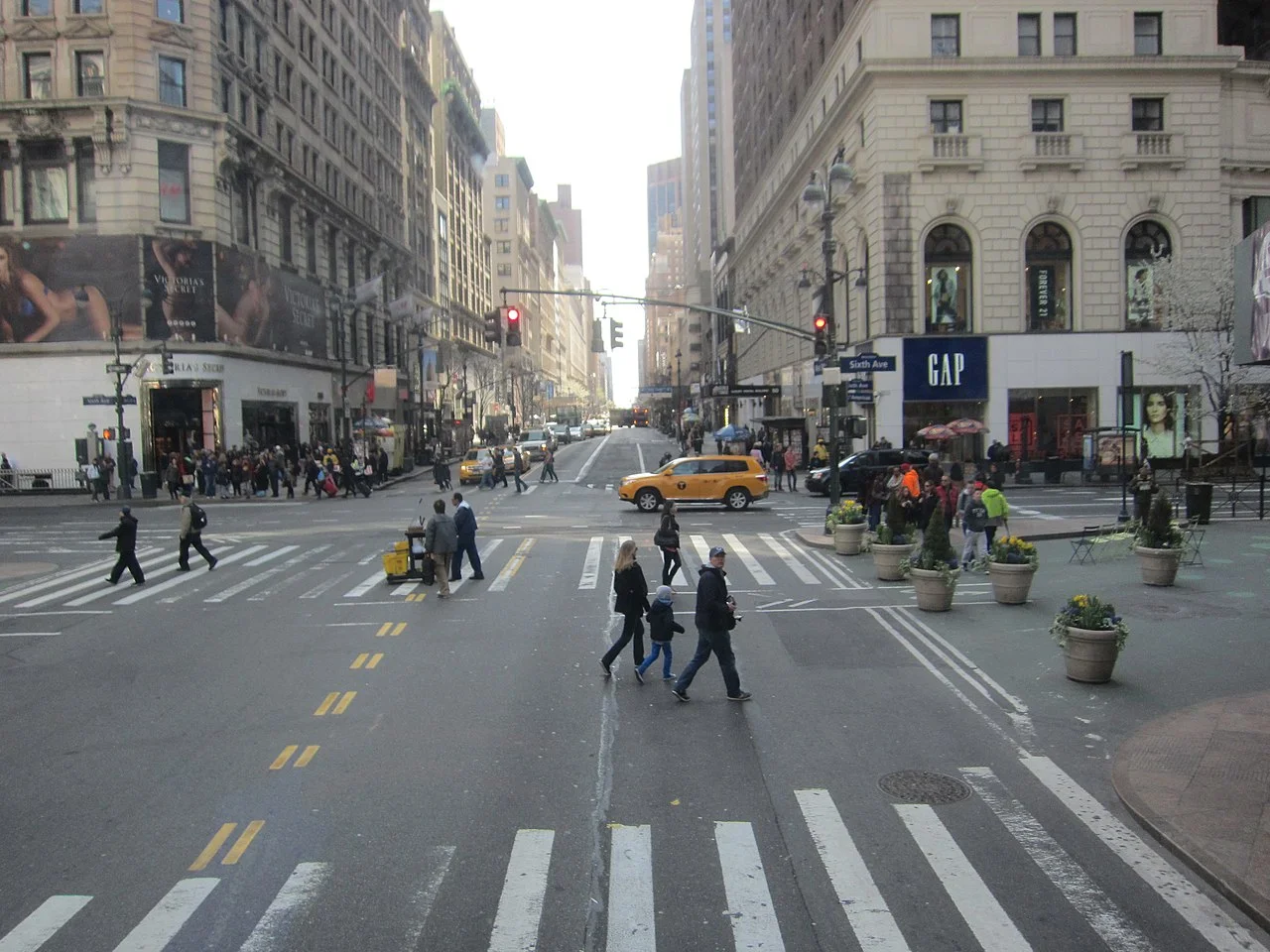 Em 18 dos estados, como Nova York e Louisiânia, não há uma língua oficial. O mesmo acontece no distrito de Columbia, onde localiza-se a capital Washington. 