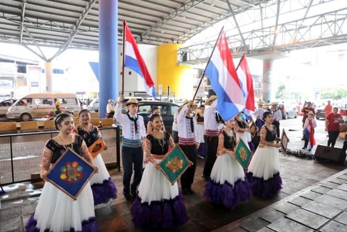 O Paraguai introduziu em 2010 a “lei de línguas”, que estabeleceu o uso de idiomas dos povos indígenas nas repartições públicas juntamente com o espanhol. 