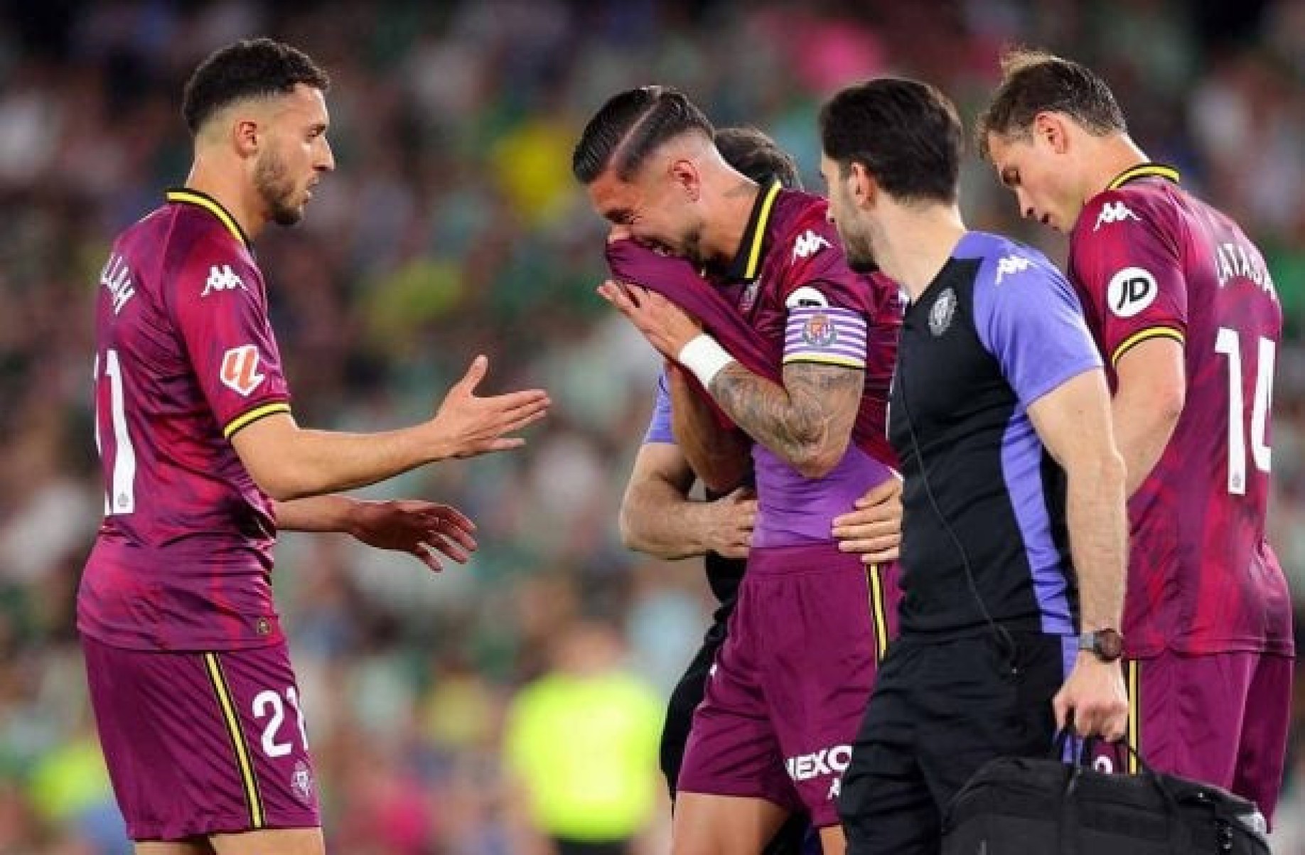 Valladolid, de Ronaldo Fenômeno, leva goleada do Betis de Antony e é rebaixado