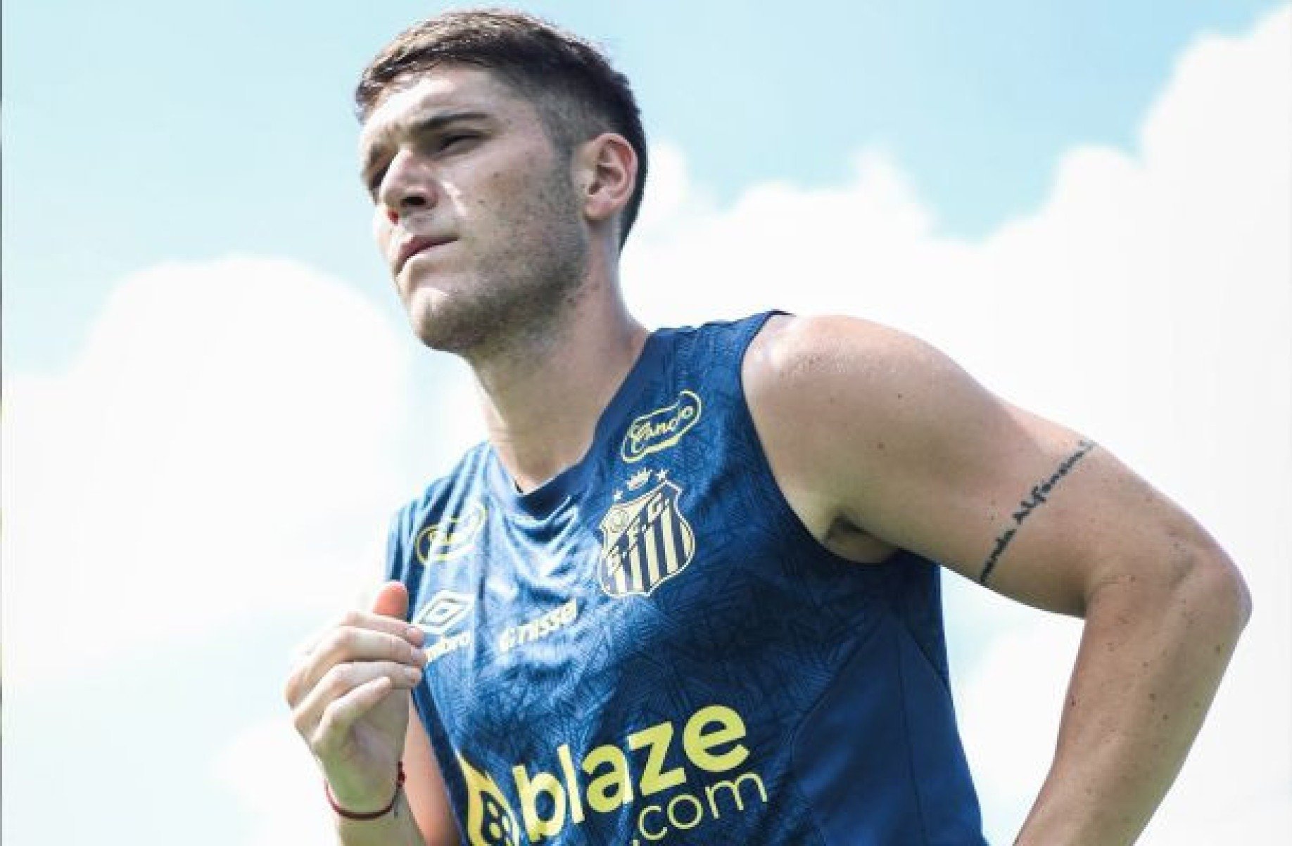 Rollheiser comenta adaptação no Santos: ‘Treinar bem todos os dias’