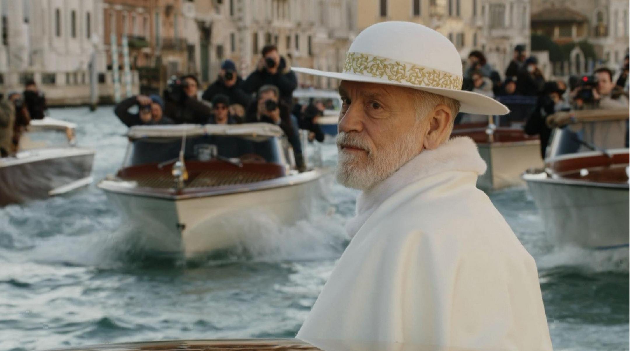 A série 'The new pope' (2020) é a continuidade de 'The young pope'. É eleito o novo papa, João Paulo III (John Malkovich, foto), enquanto Pio XIII (Judie Law) está em coma. Desta vez, o diretor Paolo Sorrentino dá ênfase às personagens femininas, especialmente a diretora de comunicação da Santa Sé, interpretada pela atriz francesa Cécile de France. Produção da HBO.
-HBO/reprodução