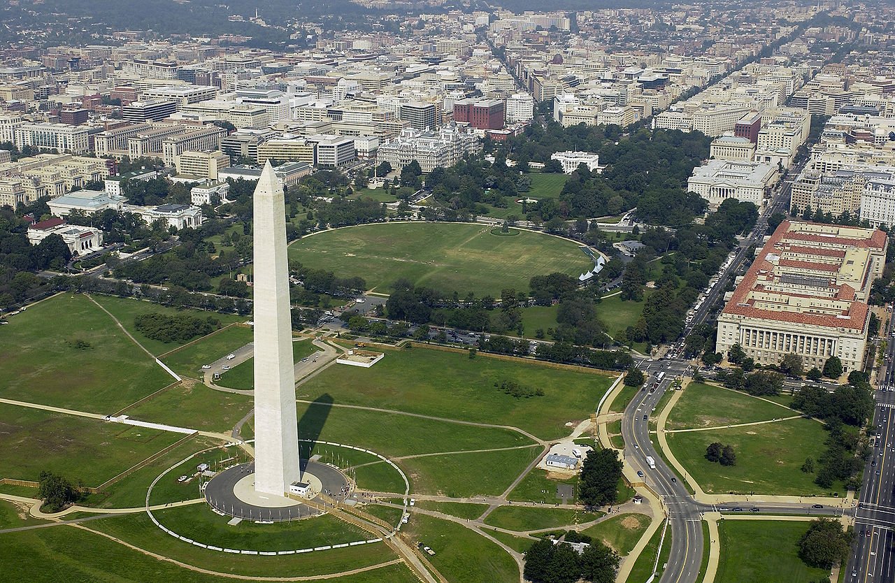 Nesses mais de dois séculos, os Estados Unidos seguiram sem instituir uma língua oficial. 