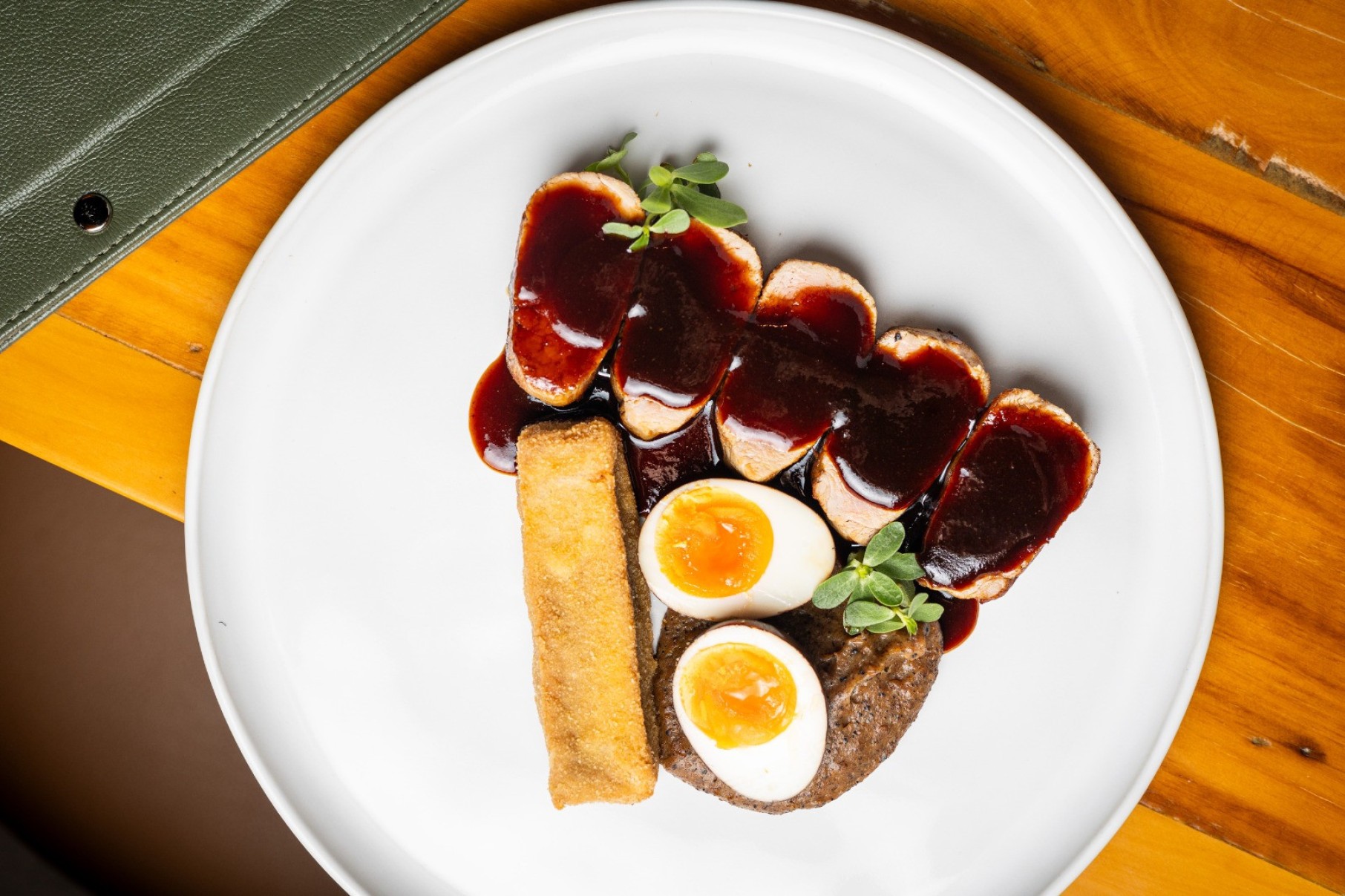 A lista dos 100 melhores restaurantes do Brasil, publicado anualmente pela revista Exame Casual, tem como objetivo apresentar um panorama da gastronomia do país através de endereços que se destacaram nos últimos 12 meses. Nesta edição, entraram nove restaurantes mineiros, sendo oito de Belo Horizonte e um de Tiradentes-Victor Schwaner/Divulgação