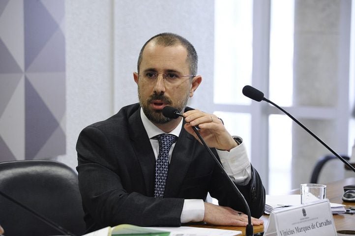 Segundo o ministro da CGU, Vinícius Marques de Carvalho, associações ofereciam serviços falsos (como descontos em academias e planos de saúde) e falsificavam assinaturas dos beneficiários.
