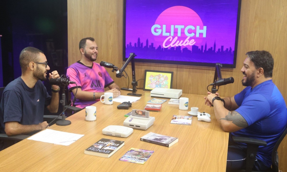 Leo Lima, Davi Gomes e Hugo Lopes durante gravação do Glitch Clube, em um bate-papo descontraído sobre futebol, videogames e nostalgia gamer -  (crédito: Túlio Santos/EM/D.A Press)