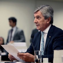 Prisão de Fernando Collor repercute nas redes sociais