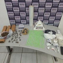 MG: mulher e filhos adolescentes são presos com cocaína, maconha e crack - PMMG