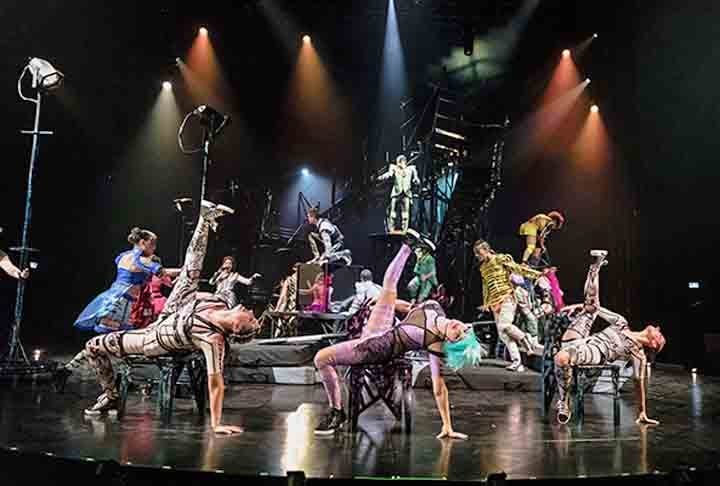 A companhia procura se inspirar em culturas de todo o mundo. Isso permite que eles alcancem um público global. E sim, tem um espetáculo voltado para a cultura brasileira: o “La Nouba”!