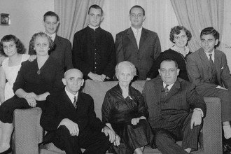 'Agora que ele descansou em paz, voltou a ser meu tio Jorge': como era a relação do papa Francisco com a família