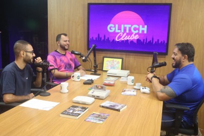 Leo Lima, Davi Gomes e Hugo Lopes durante gravação do Glitch Clube, em um bate-papo descontraído sobre futebol, videogames e nostalgia gamer -  (crédito: Túlio Santos/EM/D.A Press)