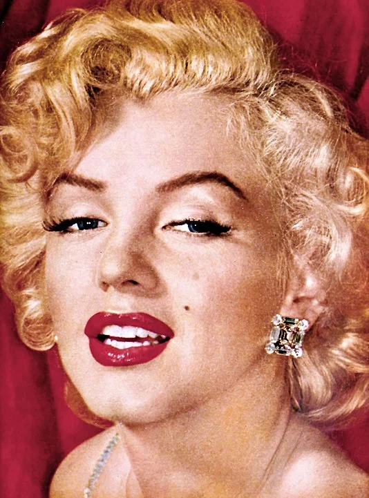 Marilyn Monroe (1926-1962): A atriz e cantora norte-americana se tornou um ícone cultural do século XX. Ela morreu em Los Angeles em 5 de agosto de 1962, aos 36 anos, enquanto gravava para o filme “Alguém Tem Que Ceder”.