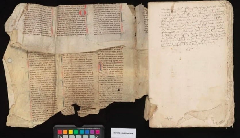 Este exemplar, em especial, contém anotações e marcas do monge que o copiou, oferecendo uma visão única da literatura medieval e da evolução do arquétipo do mago nas narrativas de fantasia. 