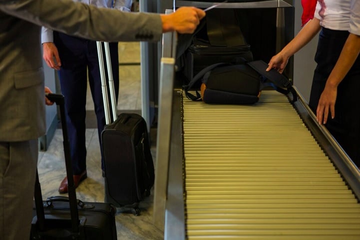 Se a sua bagagem chegar danificada, você deve informar a companhia aérea assim que notar o problema, de preferência ainda na área de desembarque.