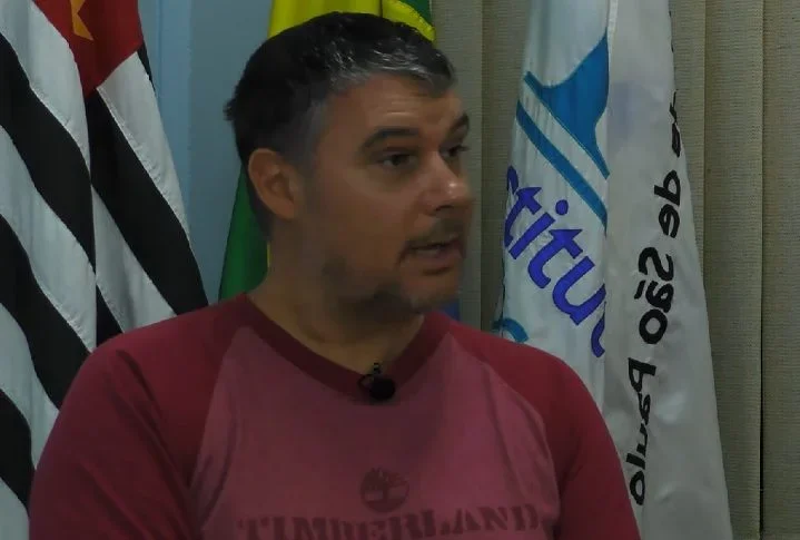 "Essas argilas vermelhas são exatamente iguais, química e mineralogicamente, à terra vermelha ou  terra roxa que encontramos em todo o Brasil. Estamos confiantes de que eles representam as superfícies superiores desgastadas in situ das lavas", contou Luigi Jovane.