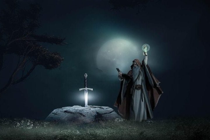 Quando o rei Uther Pendragon morreu sem herdeiros reconhecidos, Merlin organizou o famoso desafio da espada na pedra — aquele que conseguisse retirá-la seria o verdadeiro rei.