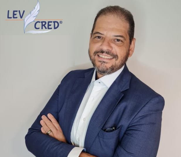 Para o especialista em produtos de varejo, meios de pagamento e antifraude, Claudio Vinicius Vieira, sÃ³cio-diretor da LevCred Consultoria e membro de diversos conselhos de AdministraÃ§Ã£o, Ã© essencial que o esquema criminoso seja desmontado com urgÃªncia e muita transparÃªncia para acabar com a desconfianÃ§a dos segurados..
