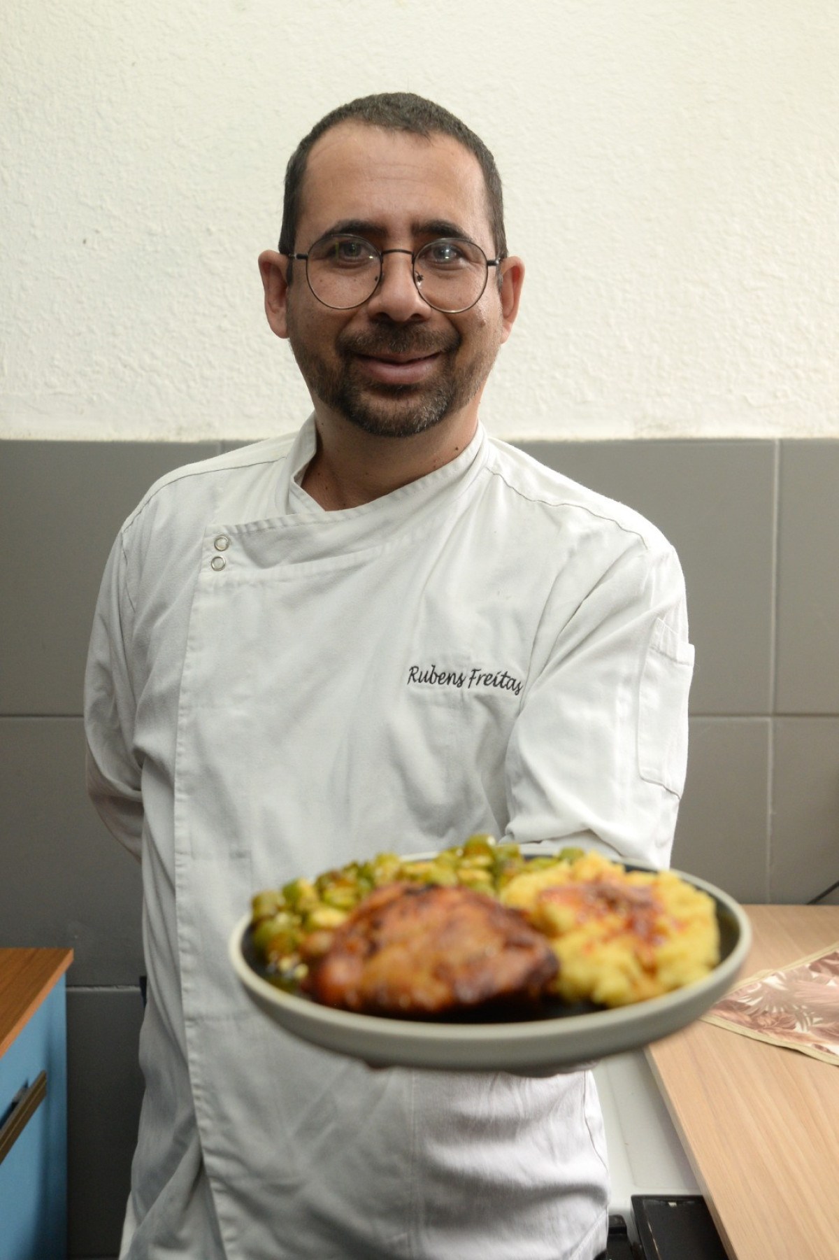 Pinga e frita: 'É uma prática ancestral, amplamente utilizada na cozinha de roça, especialmente em Minas, desde o período colonial' - Rubens Freitas, gastrólogo Pinga e frita: 'É uma prática ancestral, amplamente utilizada na cozinha de roça, especialmente em Minas, desde o período colonial' - Rubens Freitas, gastrólogo
