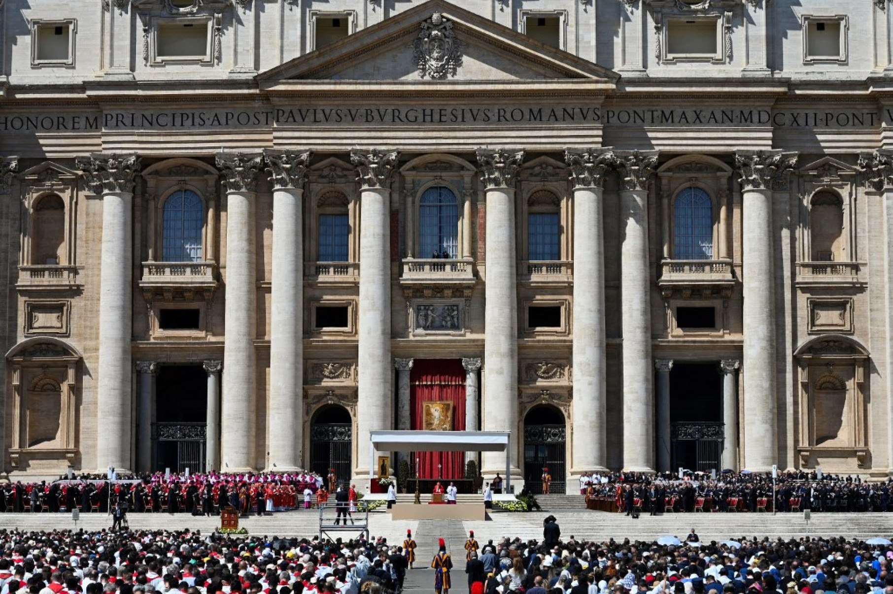 Participantes, líderes mundiais, membros da realeza e membros do clero no funeral do papa- AFPAndreas SOLARO / AFP