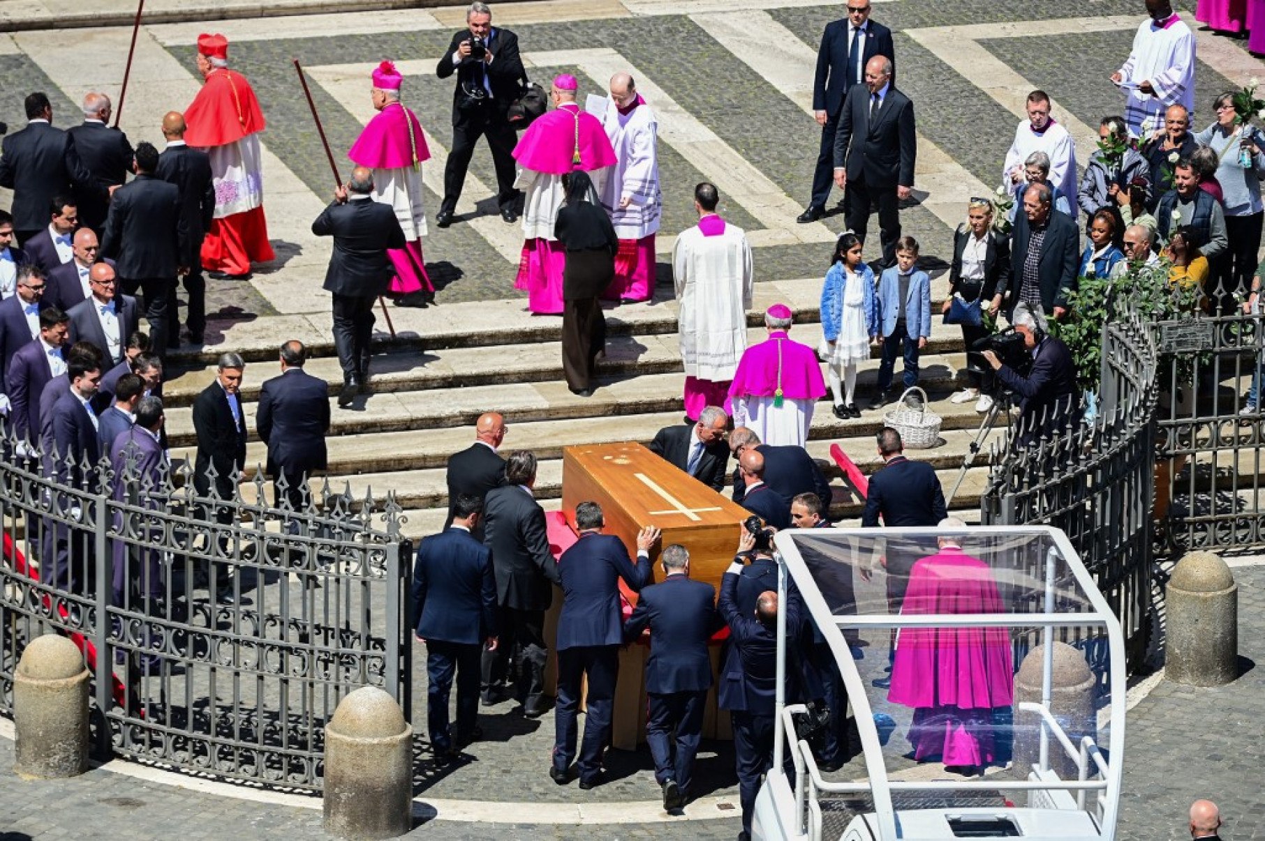 Cortejo leva Francisco à Basílica de Santa Maria Maggiore      -Piero CRUCIATTI / AFP