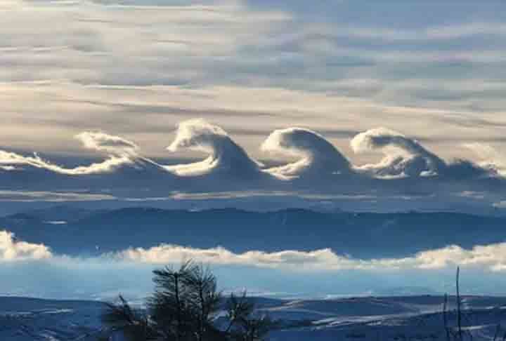 Nuvens de Kelvin-Helmholtz: Esse é um fenômeno atmosférico espetacular e relativamente raro, capaz de encantar qualquer observador do céu. 
