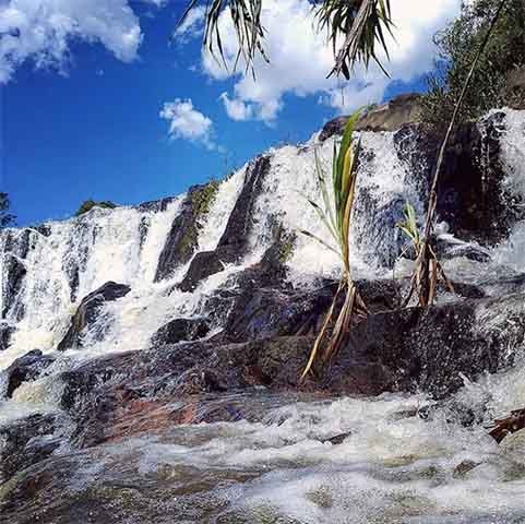 Lindóia tem algo que toca quem a visita. A importância da cidade na produção de água mineral do Brasil impressiona, assim como suas paisagens tranquilas e o acolhimento típico das cidades pequenas.