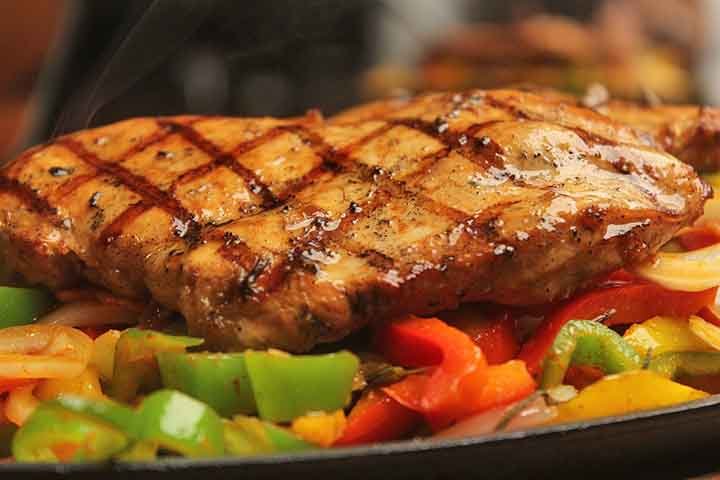 As fontes alimentares naturais de proteína incluem carnes, ovos, laticínios e leguminosas. No entanto, o whey protein surgiu como uma alternativa prática e eficaz para pessoas que têm dificuldade em consumir a quantidade necessária de proteínas através da alimentação convencional.