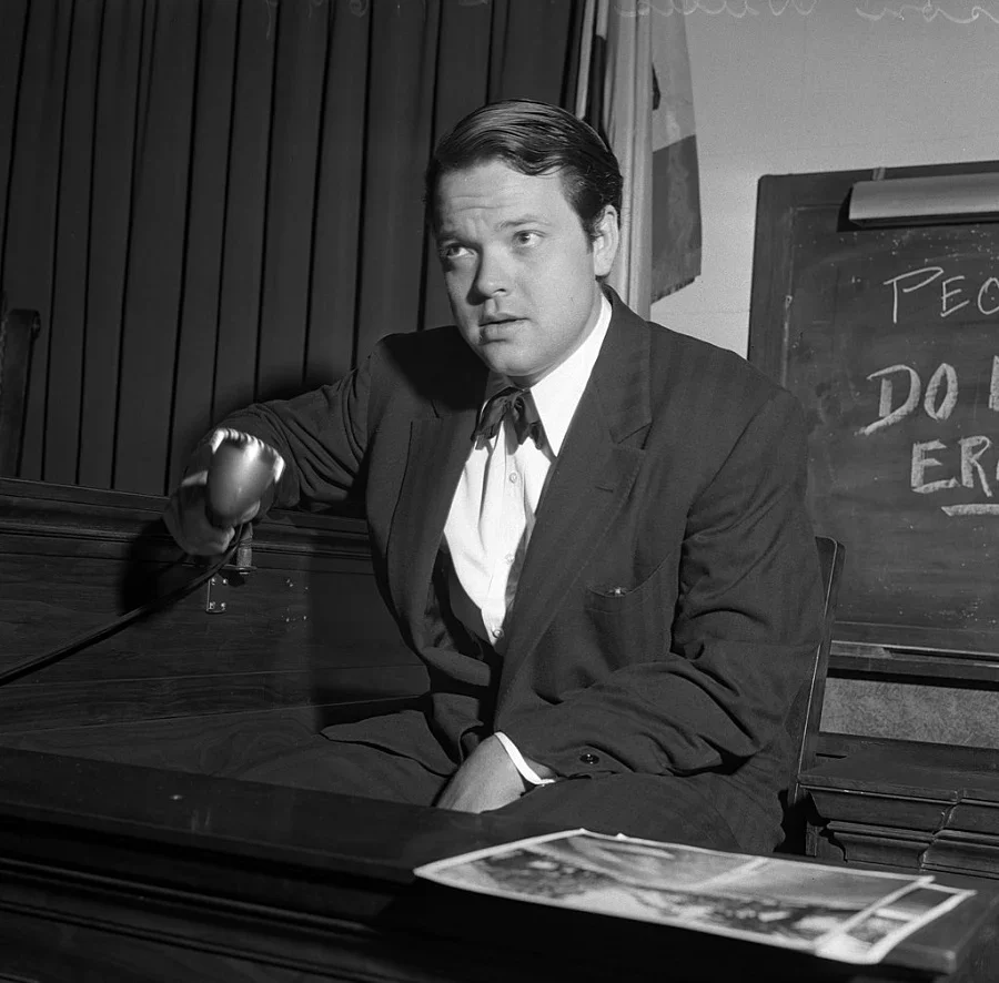 Fã assumido do também cineasta Orson Welles (foto), Wood decidiu seguir o ídolo e assim se assumir como um autor multifuncional.