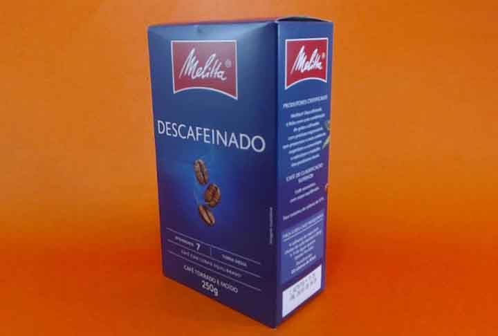 O ideal, portanto, é limitar a três ou quatro pequenas xícaras de café descafeinado por dia. A ingestão exagerada pode ser prejudicial, principalmente para quem tem restrições a essa substância. Afinal, a quantidade residual de cafeína no café descafeinado é de apenas três miligramas por xícara, enquanto no tradicional é entre 70 e 140 miligramas.