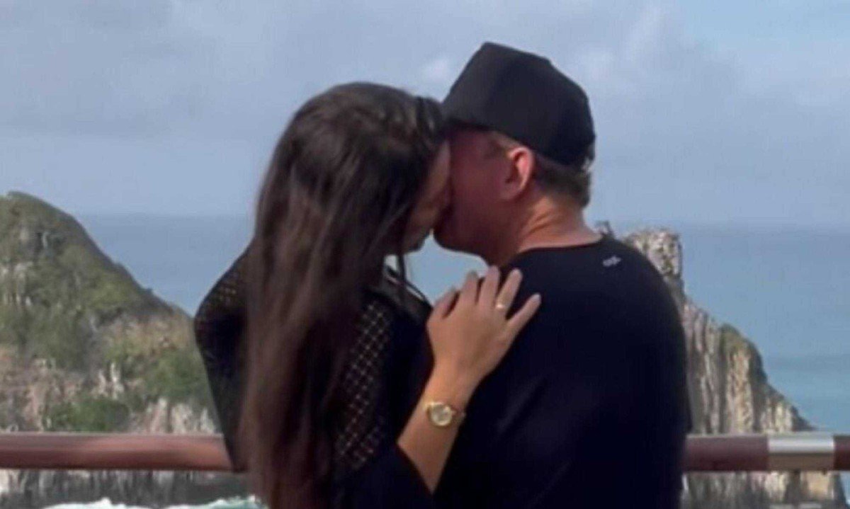 Cantor sertanejo marca casamento com Miss 50 anos mais jovem -  (crédito: Tupi - Pablo Oliveira)