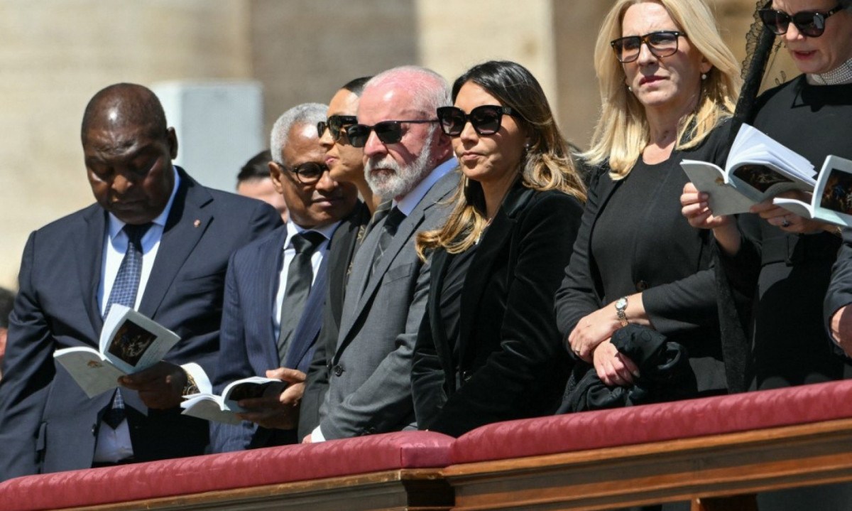 Lula foi à Roma acompanhar o funeral do papa Francisco -  (crédito: AFP)