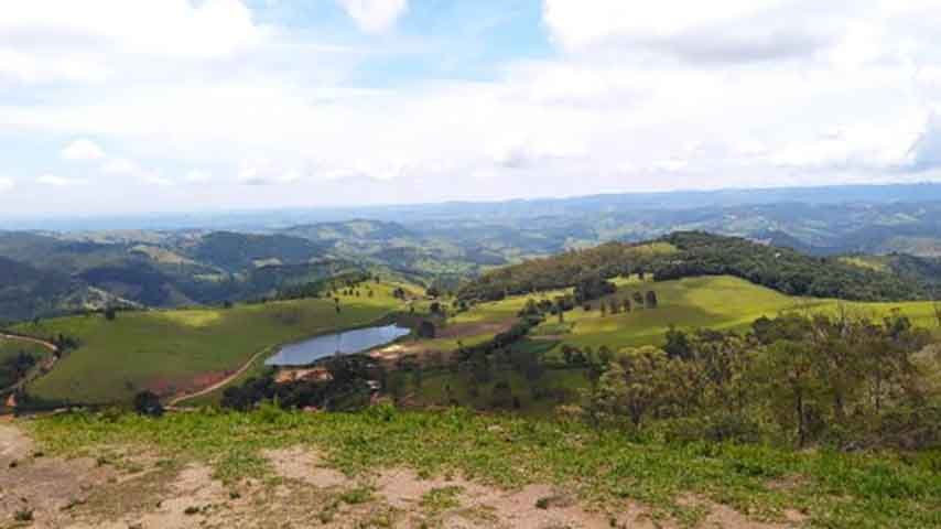 Lindóia mostra que, mesmo sendo pequena em população e extensão territorial, pode ter um papel gigantesco no cotidiano de milhões de brasileiros - um verdadeiro patrimônio líquido nacional.