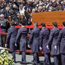 Guerra e paz, ‘pontes e muros’: o contraste da política no funeral do papa