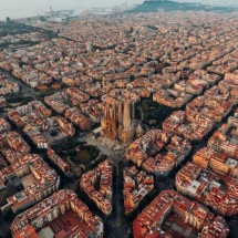 Cidade catalã é uma joia da arquitetura - Logan Armstrong Unsplash