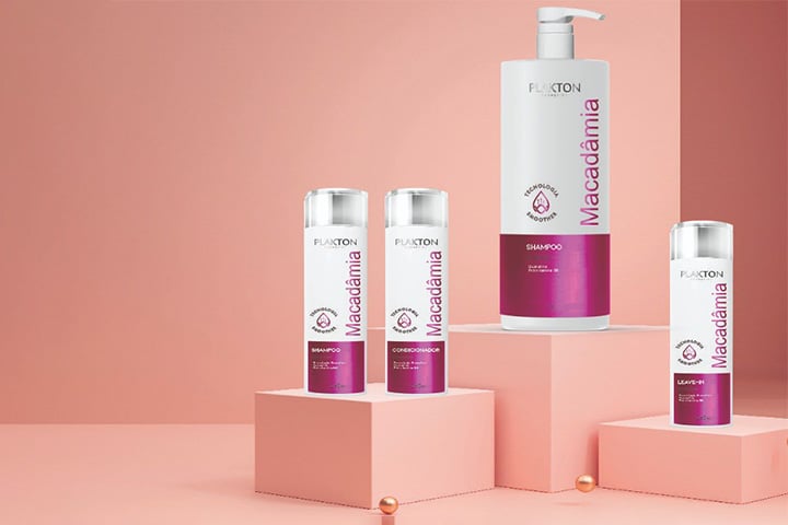 Além disso, sua ação antioxidante protege a pele contra os danos causados pelos radicais livres, prevenindo a formação de rugas e linhas finas, além de reduzir a aparência de manchas e hiperpigmentação.