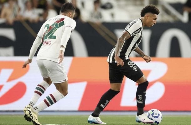 IGOR JESUS - Muito ativo no primeiro tempo, se movimentando com eficiência. Fez grande jogada e deu assistência para o gol de Vitinho. Mandou uma na trave. Menos intenso no segundo tempo. Ainda assim, muito perigoso, desarrumando a defesa do Fluminense. O melhor do jogo. NOTA 8,0. Foto: Vitor Silva