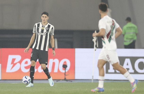 JAIR - Muito seguro na defesa e ainda apareceu no ataque, quase fazendo um gol no segundo tempo. Partida eficaz. NOTA 7,0. Foto: Vitor Silva