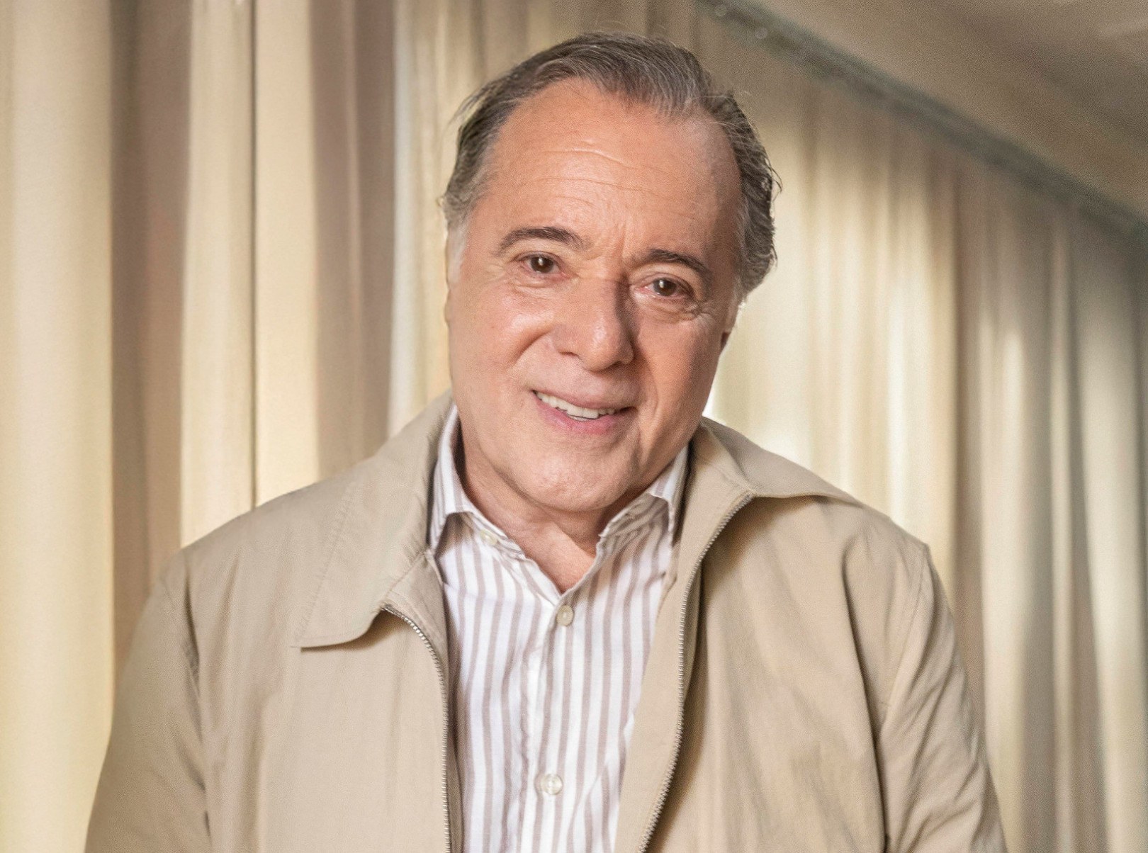 Abel (Tony Ramos) – Comanda a fábrica de lingerie Boaz, fundada pelo pai. É filho de Rosa (Suely Franco), pai de Samuel (Juan Paiva), Davi (Rafa Vitti) e Ayla (Bel Lima), do primeiro casamento. Adotou a menina Sofia (Elis Cabral) para cumprir trato com Ellen (Camila Pitanga), antiga funcionária da Boaz. É casado com Filipa (Cláudia Abreu).
-Léo Rosário/Globo