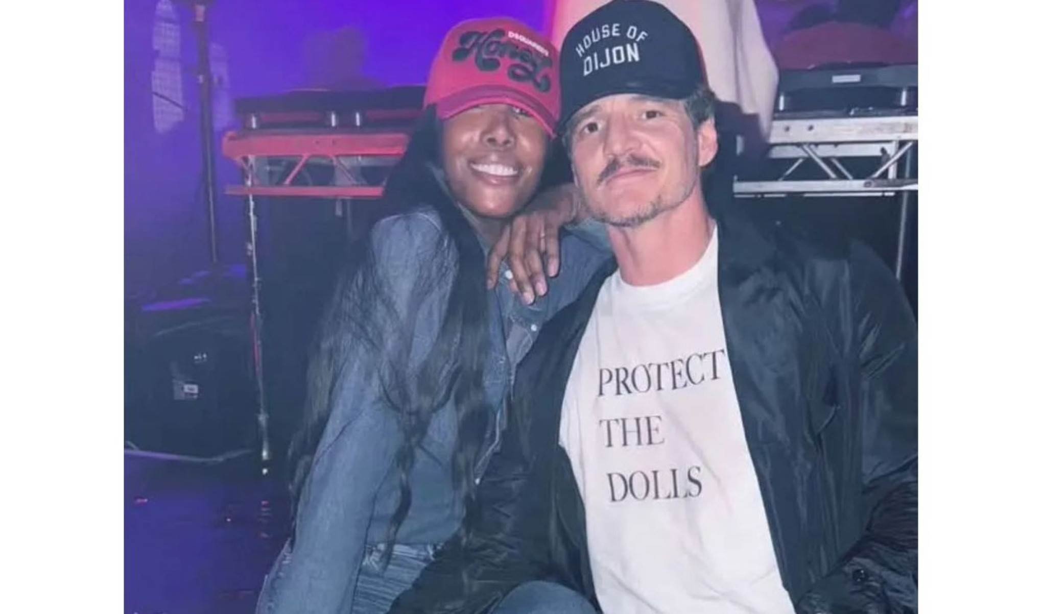 Pedro Pascal, irmÃ£o da atriz trans Lux Pascal, se tornou um dos rostos mais simbÃ³licos dessa mobilizaÃ§Ã£o. Ele usou a camiseta tanto em sua festa de aniversÃ¡rio quanto na premiÃšre de Thunderbolts, em Londres-ReproduÃ§Ã£o / redes sociais