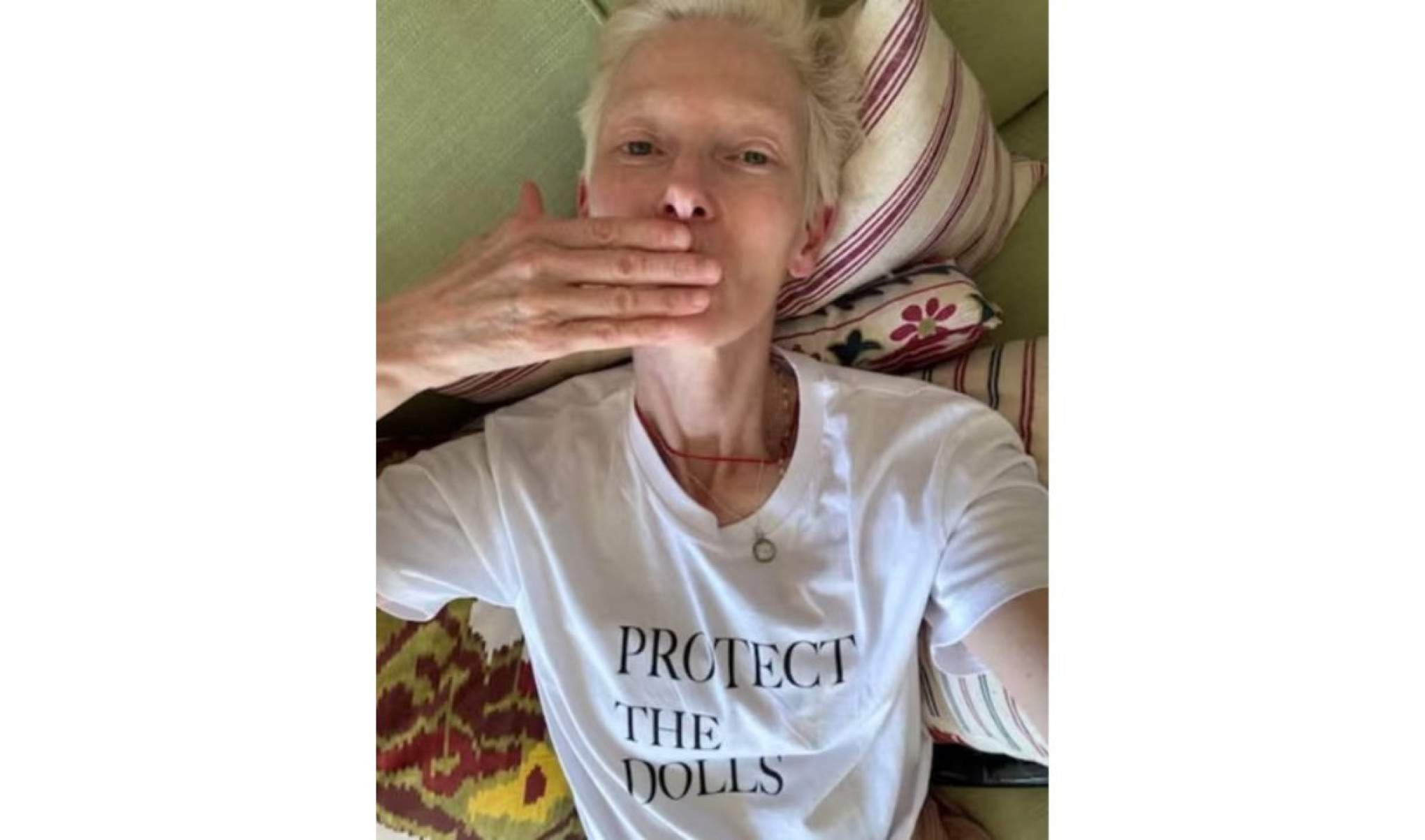 Tilda Swinton apareceu com a camiseta nas redes sociais-Reprodução / redes sociais